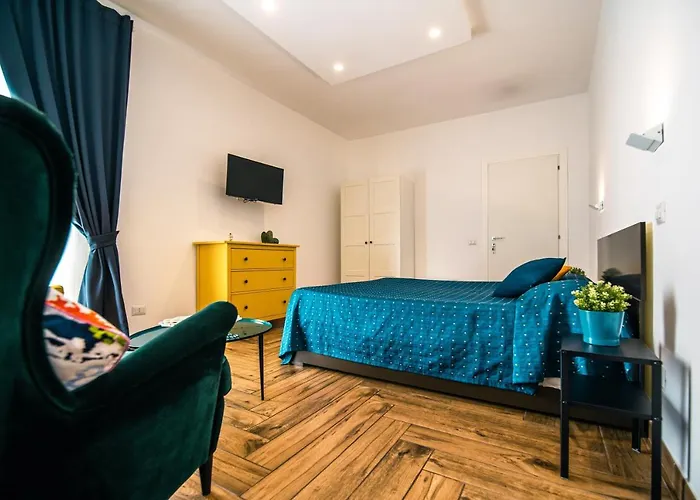 Hub Ferroviario - 12 Posti Letto Per Il Tuo Gruppo A Napoli Con Wifi E Netflix Bed and Breakfast